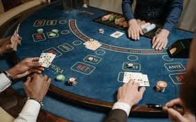 amavi5d slot mobile app interface showing live roulette table with low-data streaming option